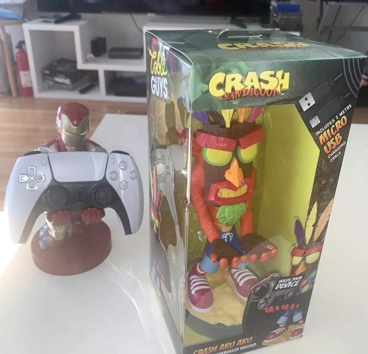 Cableguys Crash Bandicoot Coco Gaming-Figur - Zubehör für Controller oder Smartphone-Halter - USB-Kabel im Lieferumfang enthalten - 20 cm