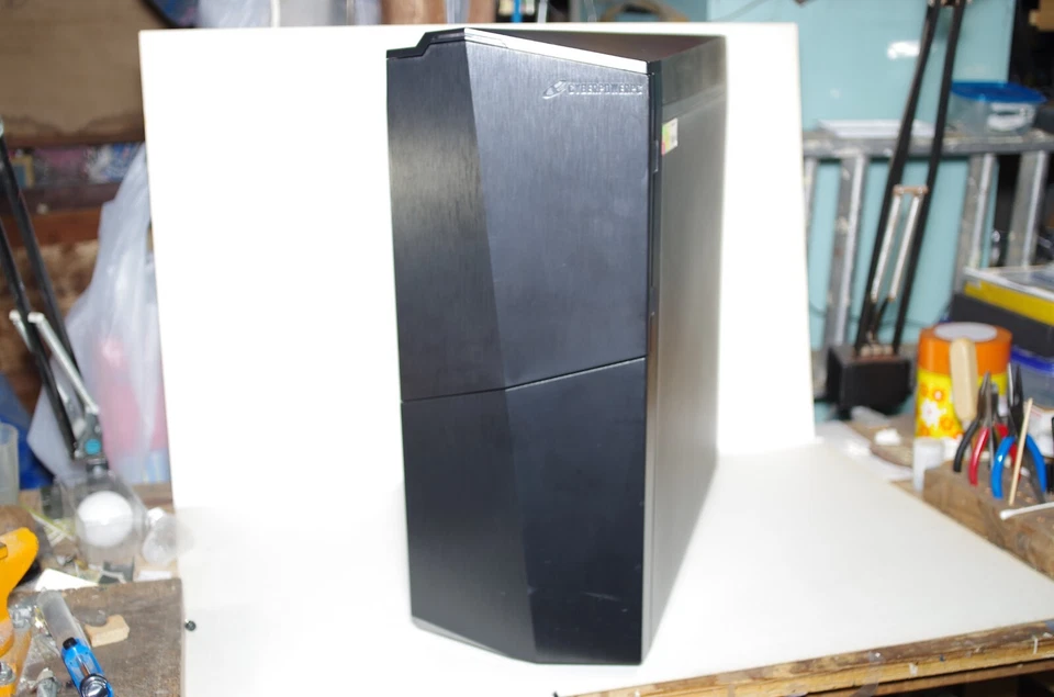 Full Tower Gigabyte  Gaming Computer Case, Fits Different Motherboard Types  - Image 4 of 4