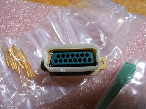 CONNETTORE ITT CON CONTATTI # DADA-15P-A156 NSN: 5935-01-313-2319 - Foto 4 di 5