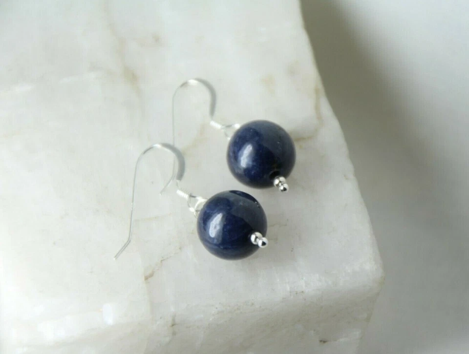 Pendientes de plata de ley 925 con bola de 10 mm de piedras preciosas naturales azul zafiro de 1 1/4" Foto 3 de 4