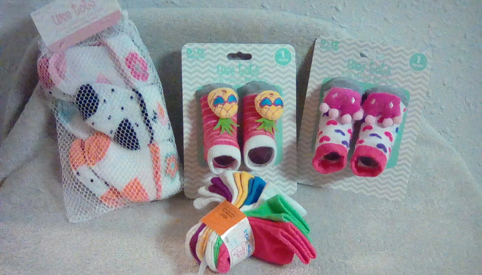 (4 pkgs) Infant Baby Girl 0-12 M Socks/Booties 16 Total NEW f