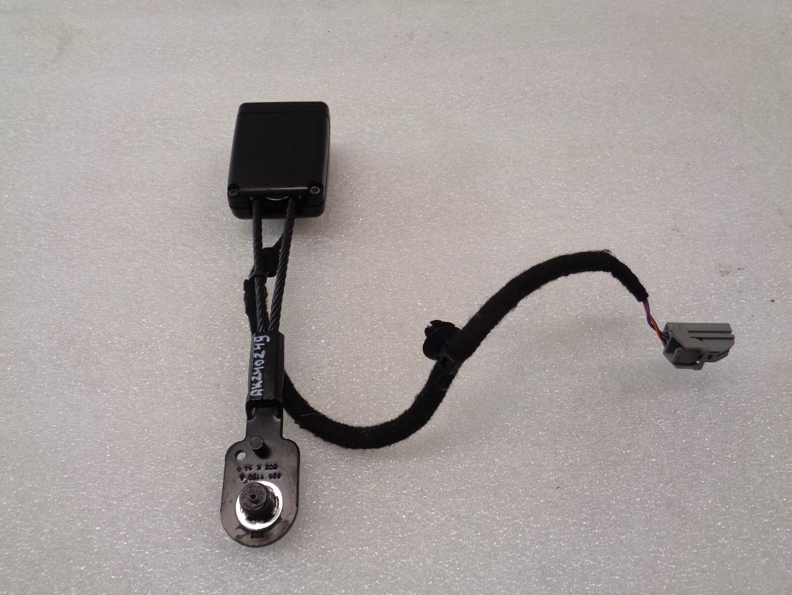 14-17 Maserati Ghibli Front Right Side Seat Belt Receiver Buckle OEM AK240249
