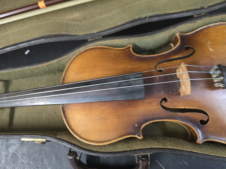 Vintage West German COPY OF STRADIVARIUS VIOLIN With Bow And Lifton Case - Image 4 of 4