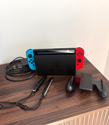 Nintendo Switch 32GB HAC-001(-01)