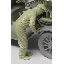 1/35 Scale Vintage Mechanic Resin Figure Unpainted Auto Mechanic (NO VEHICLE)