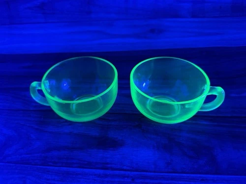Vintage Green Uranium Glass Punch Tea Coffee Cups Depression Era Glows