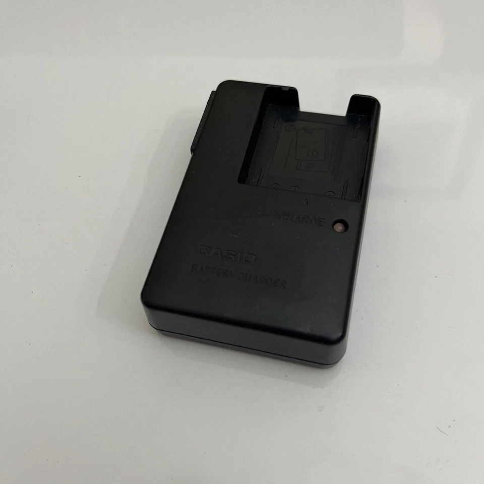 Casio BC-80L Genuine Battery Charger for Casio NP-80 or NP-82 batteries - Image 2 of 4