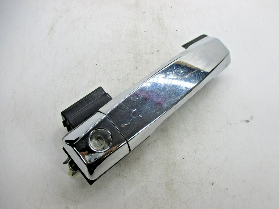 Manija de puerta delantera izquierda Nissan Armada 2005-2010 OEM Foto 2 de 4