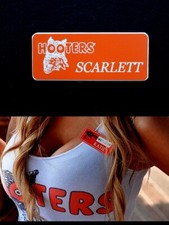 Scarlett Hooters uniforme étiquette nom Halloween costume showgirl célébrité xtra