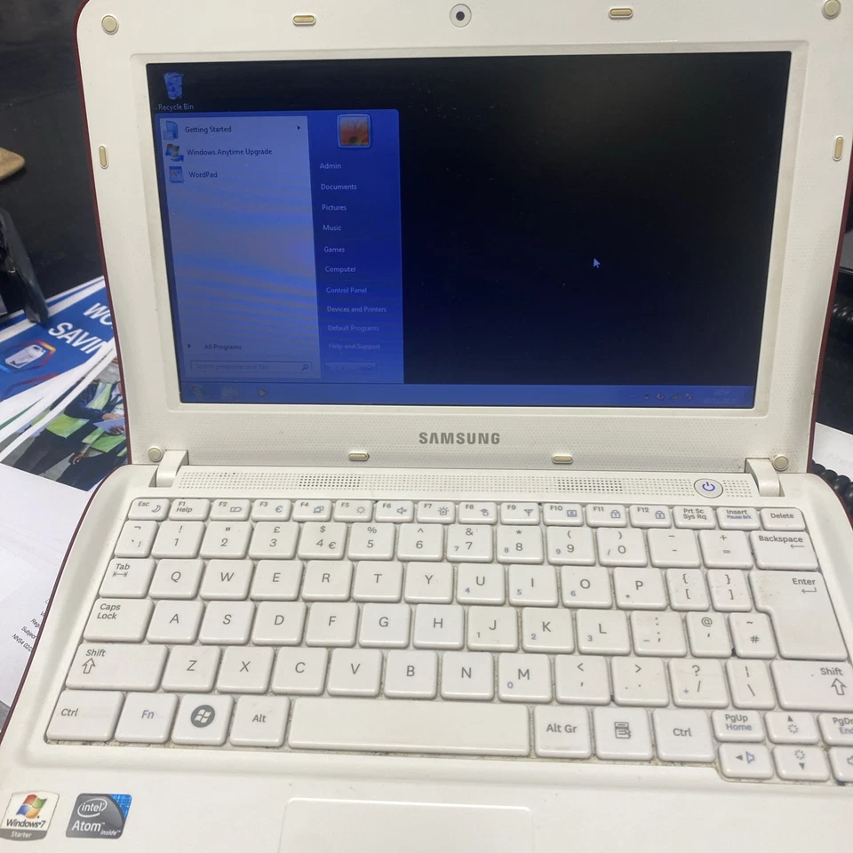 Samsung NF110 10'' Laptop Netbook Windows 7 spares or repairs  - Image 2 of 4
