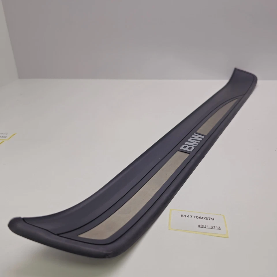 BMW 330xi 2006-2008 cubierta del umbral de la puerta delantera - izquierda 51477060279 Foto 4 de 4