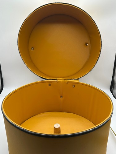Large Vintage 60s Hat Box Leather Vinyl Mid Century Modern- MUSTARD YELLOW - Picture 10 of 11