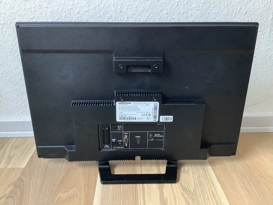 22" Grundig 22VLE4400 BM  - LED TV - Fuld HD - (2xHDMI, 1XUSB, 1xVGA, 1xScart) - Bild 2 von 4