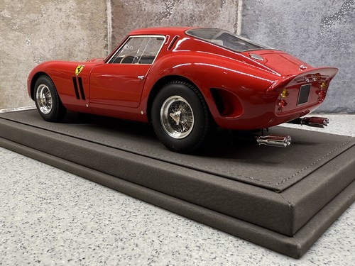 1/18 BBR Ferrari 250 GTO Le Mans 1962. rosso Corsa. With Display Case