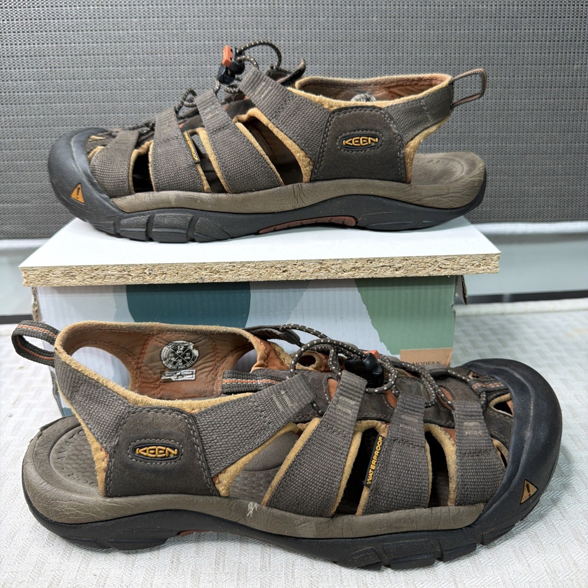 KEEN Newport H2 Waterproof Brown Leather Mens Size 12 US 