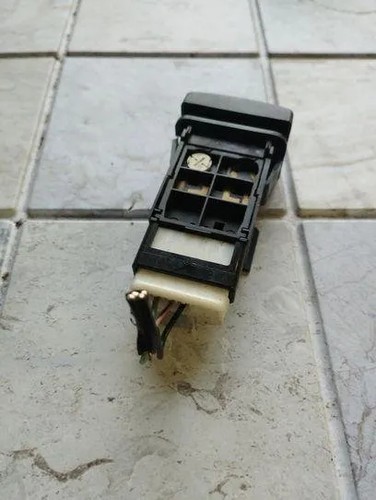 MAZDA 6 Hatchback GG ASR-Schalter 15A469 2.00 Diesel 89kw 2004 18231757