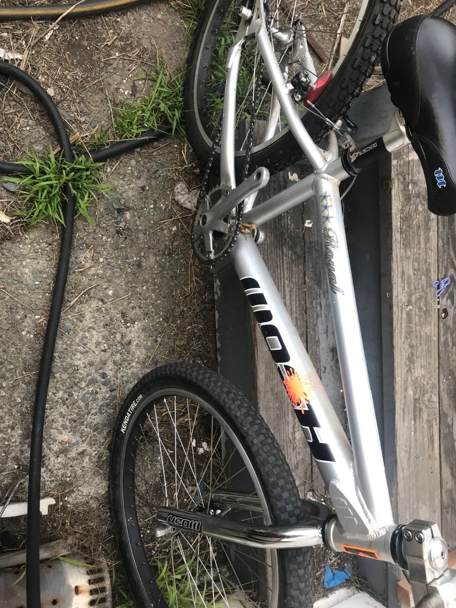 GIANT MOSH BMX ROYAL 24