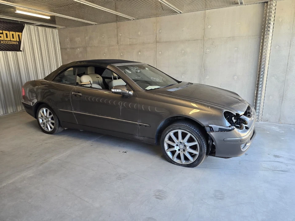 Cuadro de instrumentos deportivo de vanguardia convertible Mercedes-Benz CLK350 FABRICANTE DE EQUIPOS ORIGINALES Alemania Foto 3 de 3