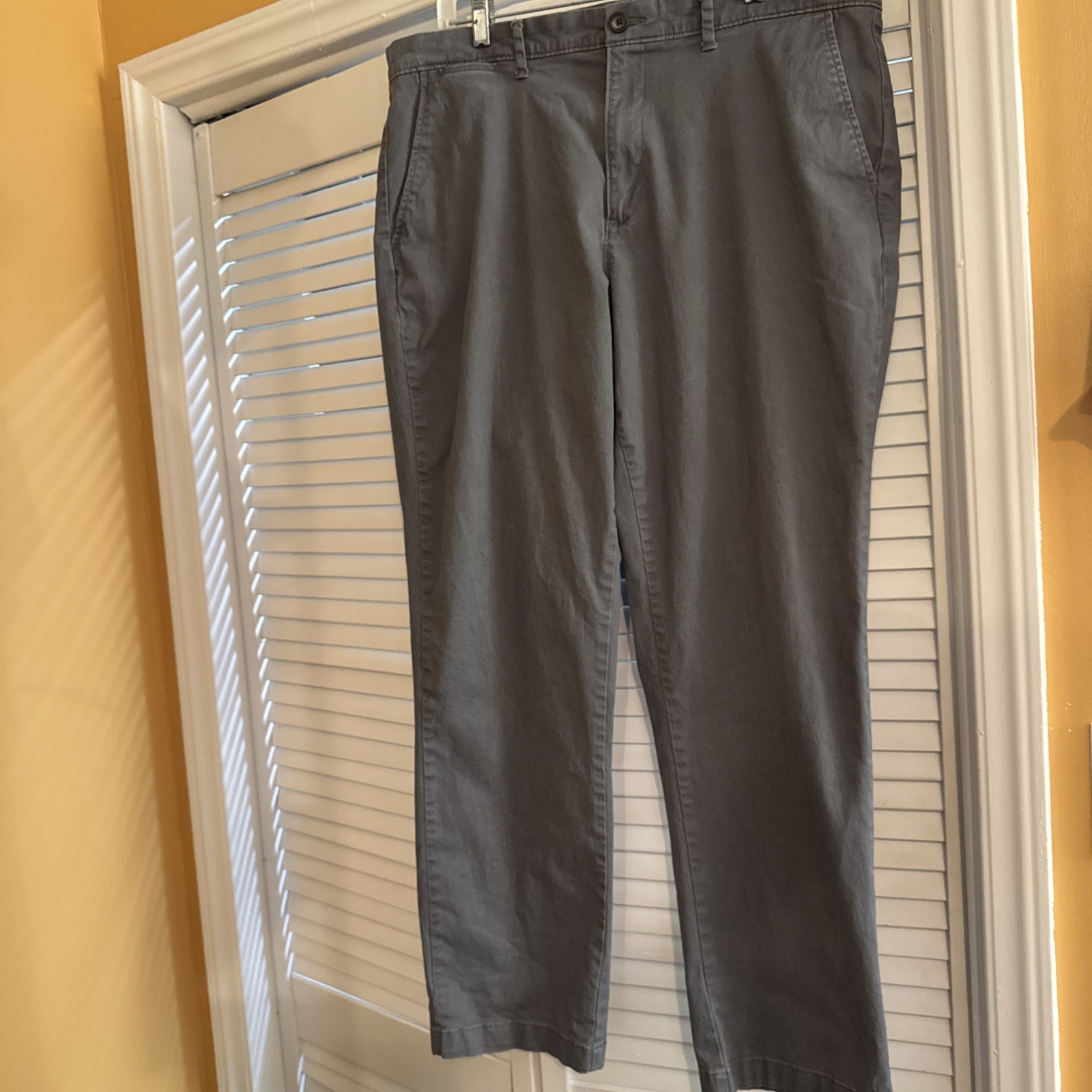 Amazon Essentials Wrinkle Resistant Athletic Work… - image 2