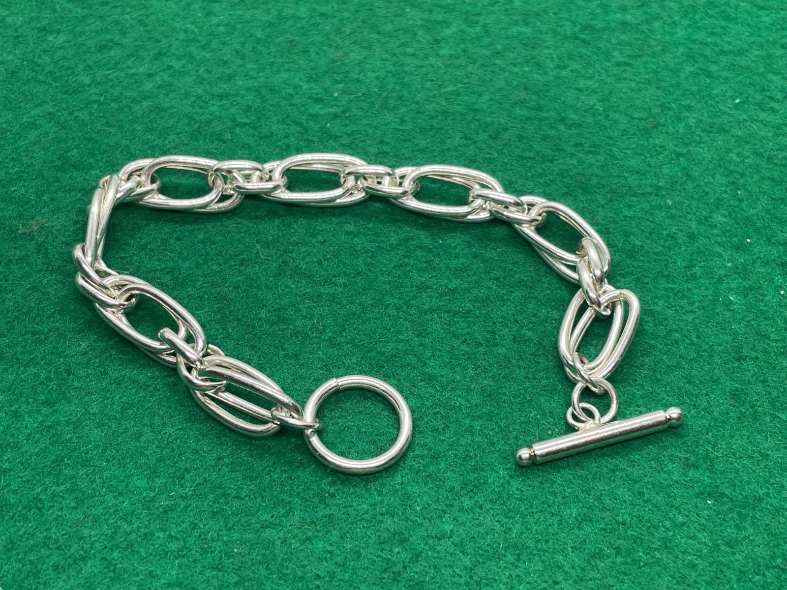 SOLID STERLING SILVER OVAL LINK TOGGLE BRACELET 2… - image 1