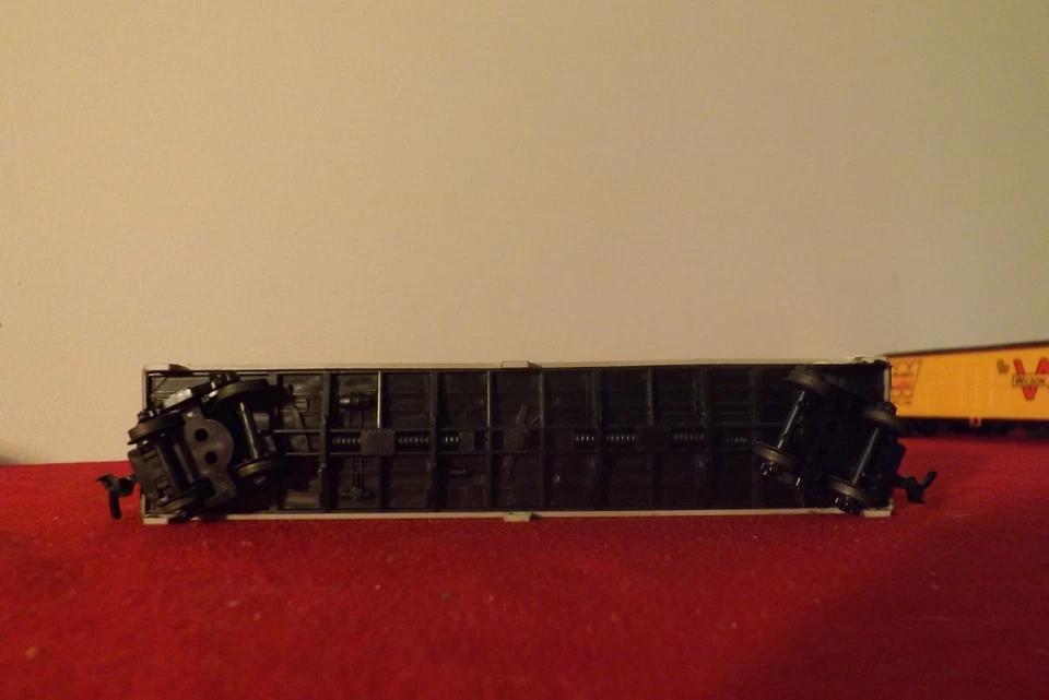 HO Model Power 9057 50' Beer Reefer Olympia Beer "It's The Water" NADX 5108 - Image 3 of 4