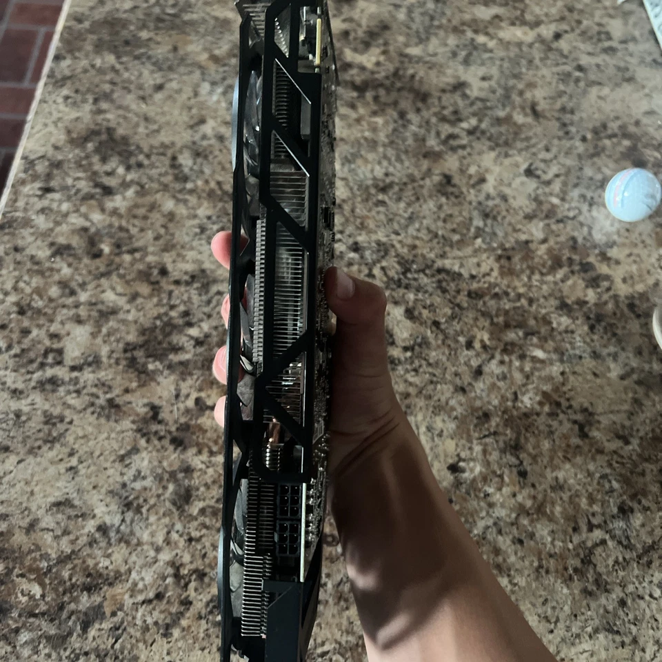 Gigabyte AMD Radeon R9 270X 2GB Model - Image 4 of 4