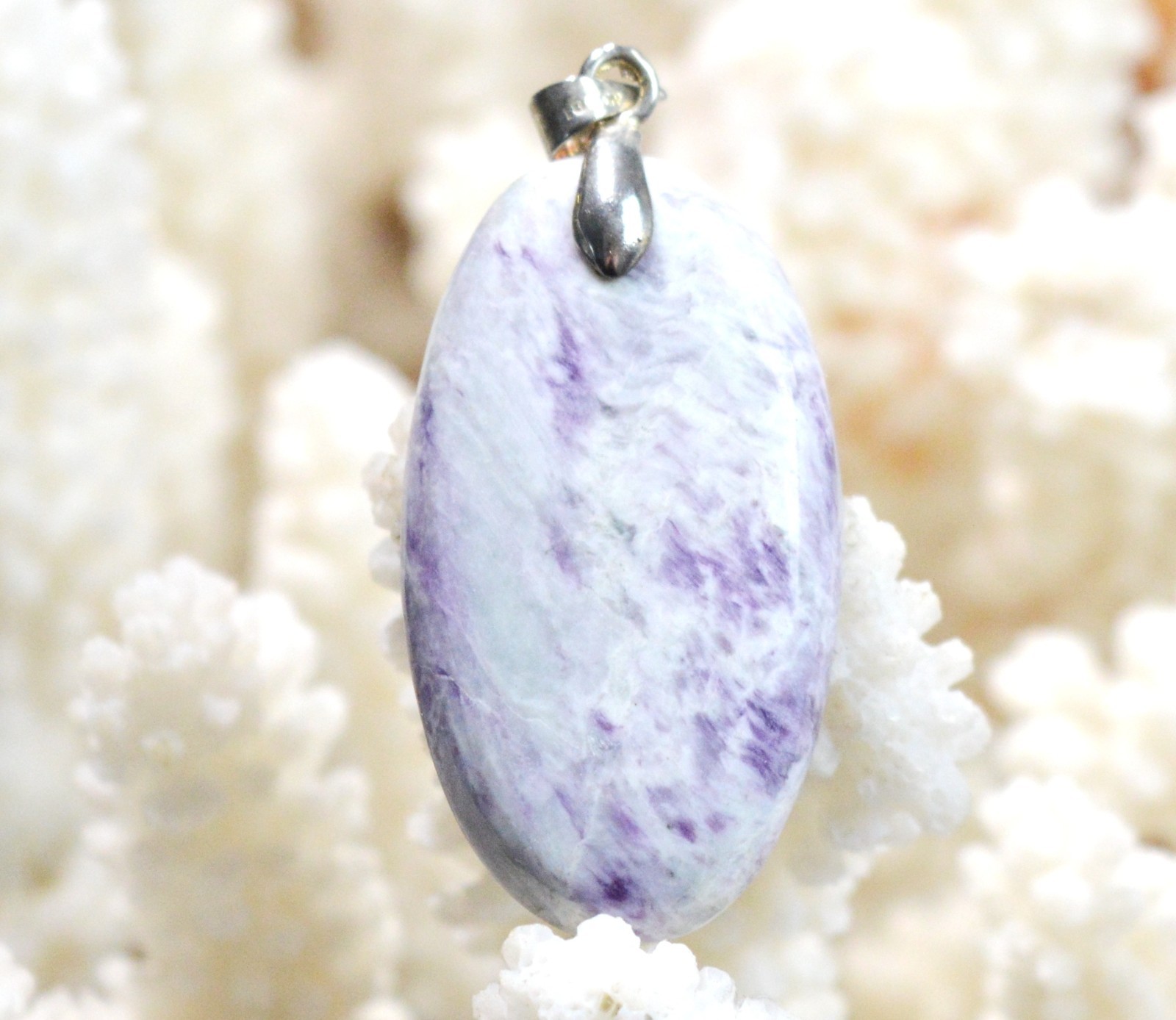 Kämmerérite pendentif porte-bonheur en pierre indienne violette de 37 carats