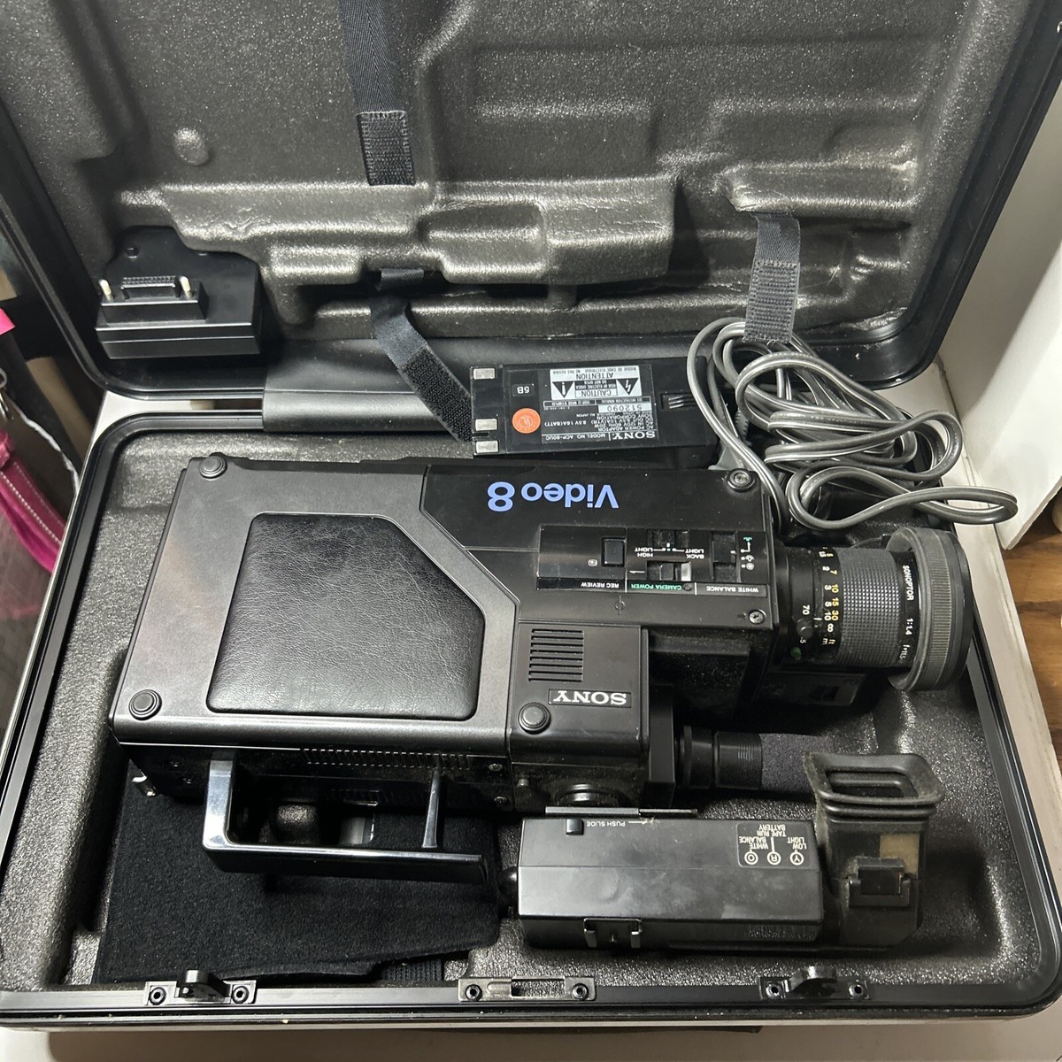 Vintage 1985 Sony CCD-V8 Video 8 Camcorder W/Hard Case No Vintage 1985 Sony CCD-V8 Video 8 Camcorder W/Hard Case No