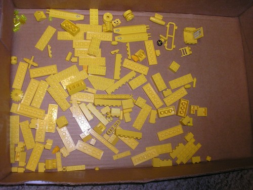 RARE Vintage Lot of Yellow LEGOs Some Specialty & Trans Free SHIPPING - Picture 1 of 4