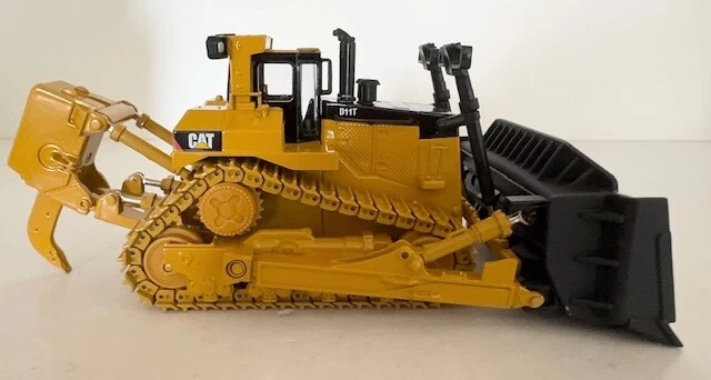 1:50 Caterpillar D11T Bulldozer Diecast Model 55212 By Norscot - Image 2 of 4