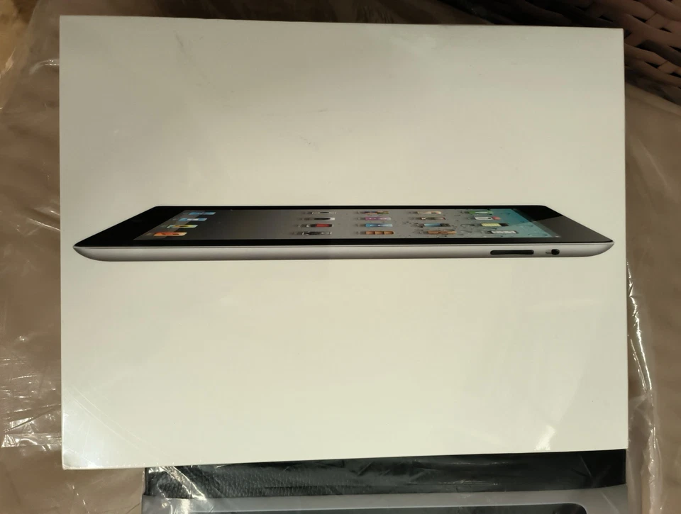iPad 2 16GB Factory Sealed Genuine Original - Image 2 of 4