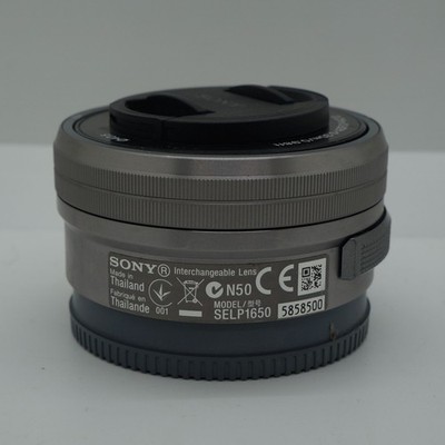 Sony E 16-50mm f/3.5-5.6 OSS II PZ Zoom Kit Objektiv - Silber - mit Schutzkappen
