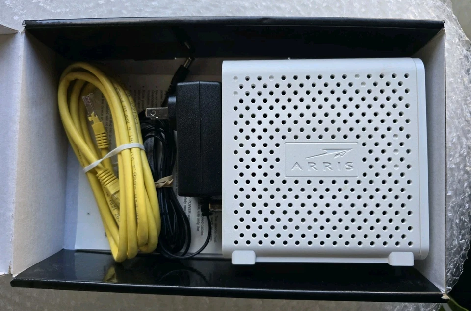 ARRIS SURFboard SBG6700AC DOCSIS 3.0 Wireless Cable Modem/ AC1600 Wi-Fi Router - Image 2 of 3