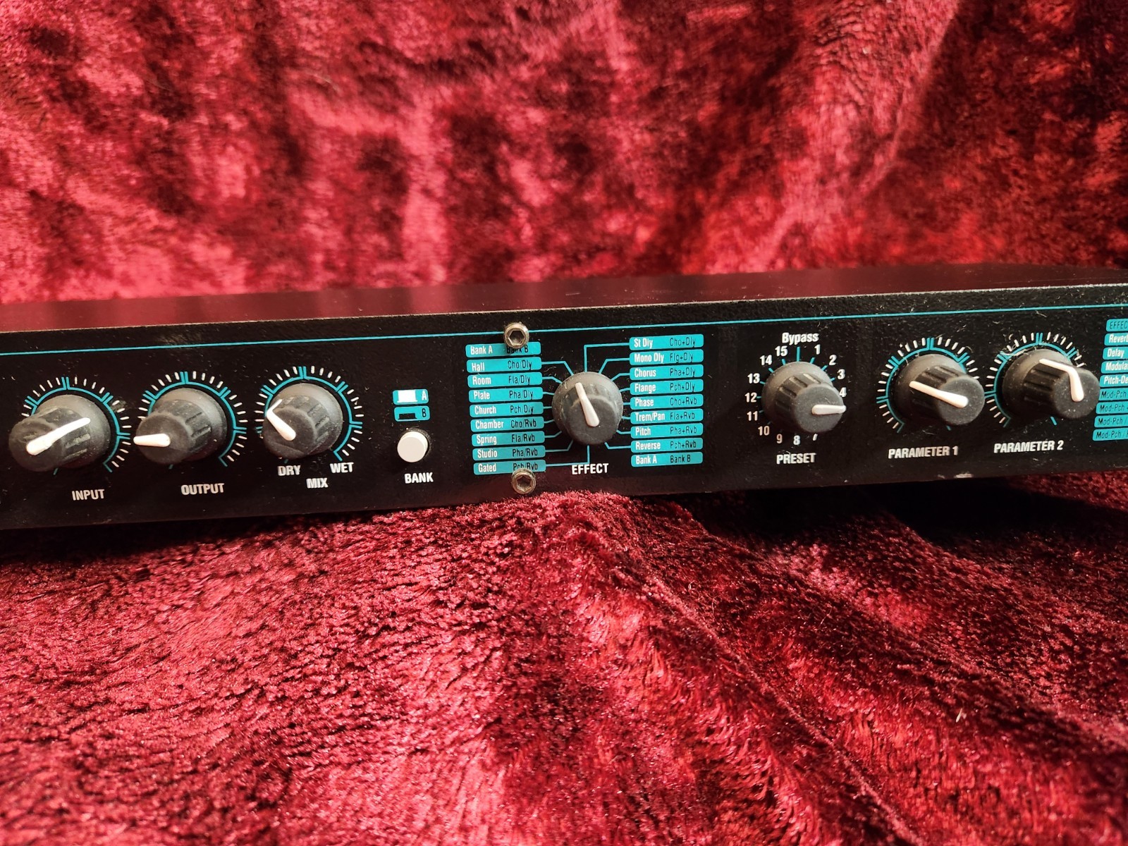 Dod 512 True Stereo/Dual Mono Reverb Effects Processor.  POWER SUPPLY included