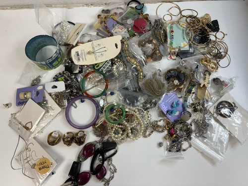 3 + Pounds Jewelry ~ UNSEARCHED ~ STORAGE UNIT FINDS ~ READ DESCRIPTION