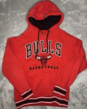 Vintage NBA Men's Chicago Bulls Hoodie Medium Red Basketball Sweatshirt Warm