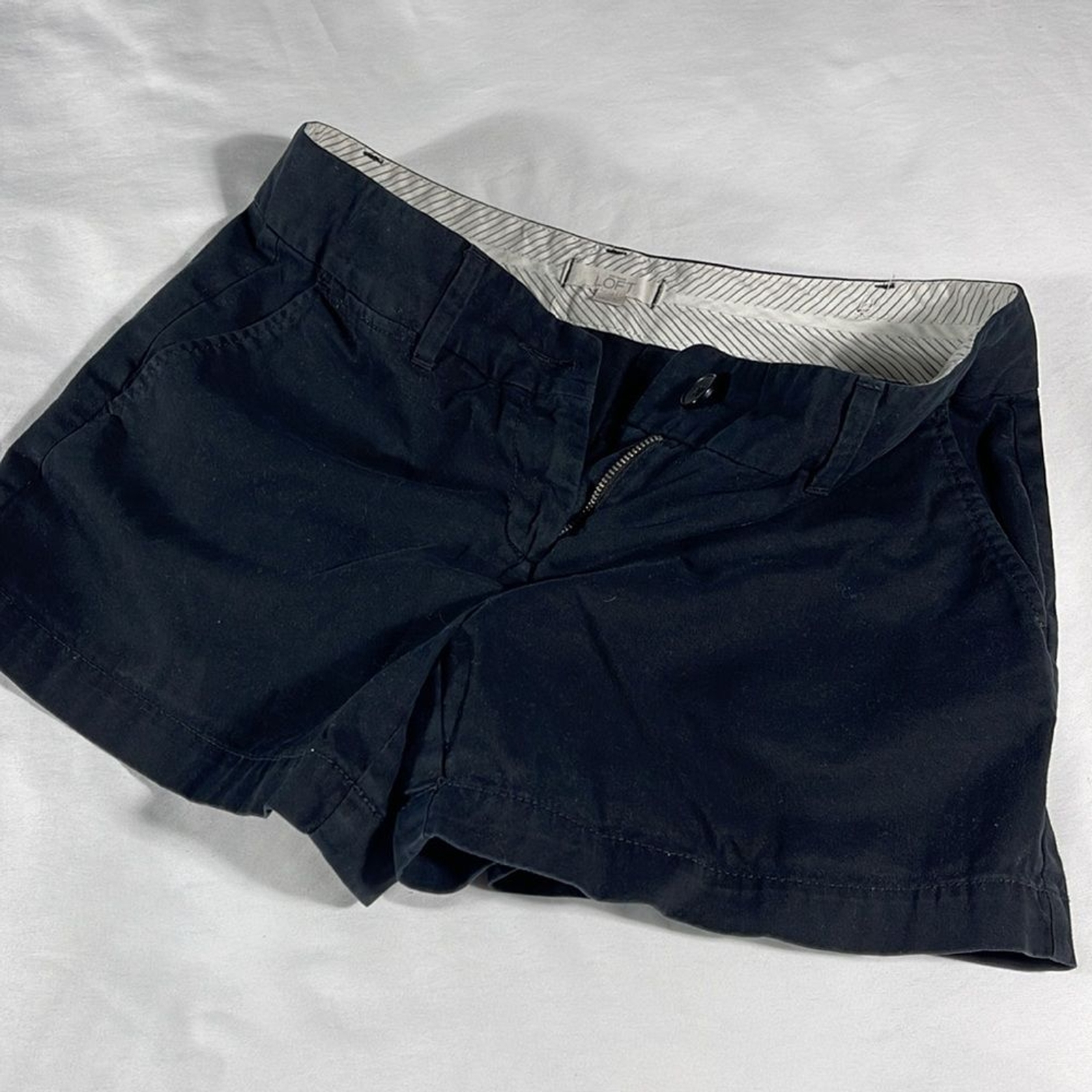 LOFT womens black basic flat front 3.5" inseam ch… - image 7