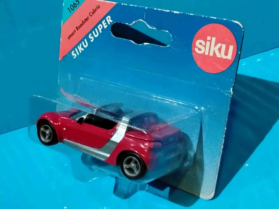 SIKU SUPER 2002 SMART ROADSTER CABRIO #1065 RED 2-DOOR SPORTS SMALL CITY CAR - Image 3 of 4