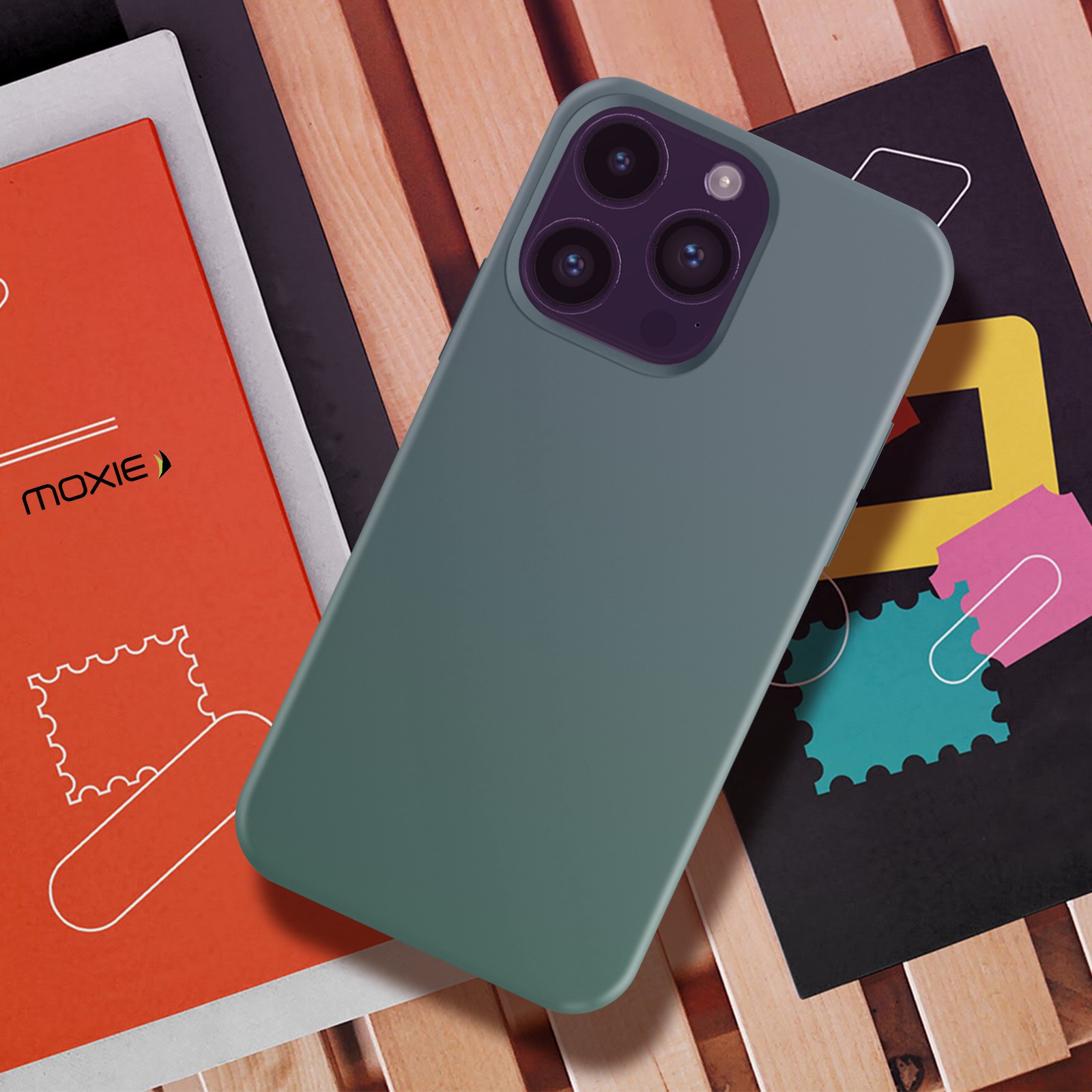 Coque iPhone 14 Pro finition mate Moxie BeFluo minimaliste gris vert