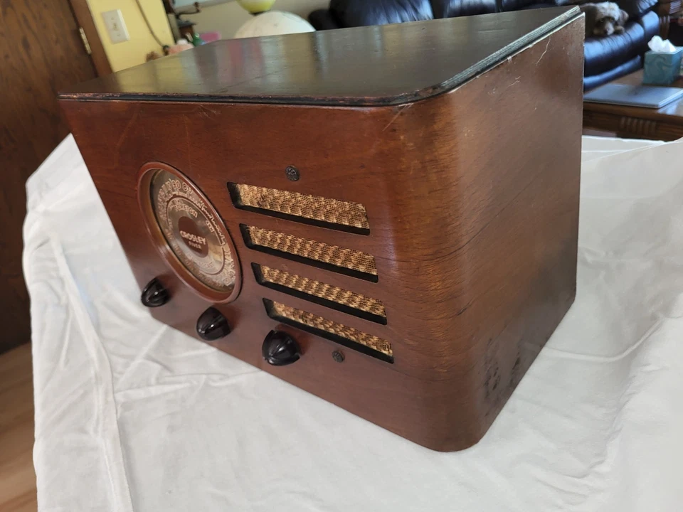 Radio vintage con estuche de madera Crosley "Fiver" muy bonita 1938 Foto 2 de 4