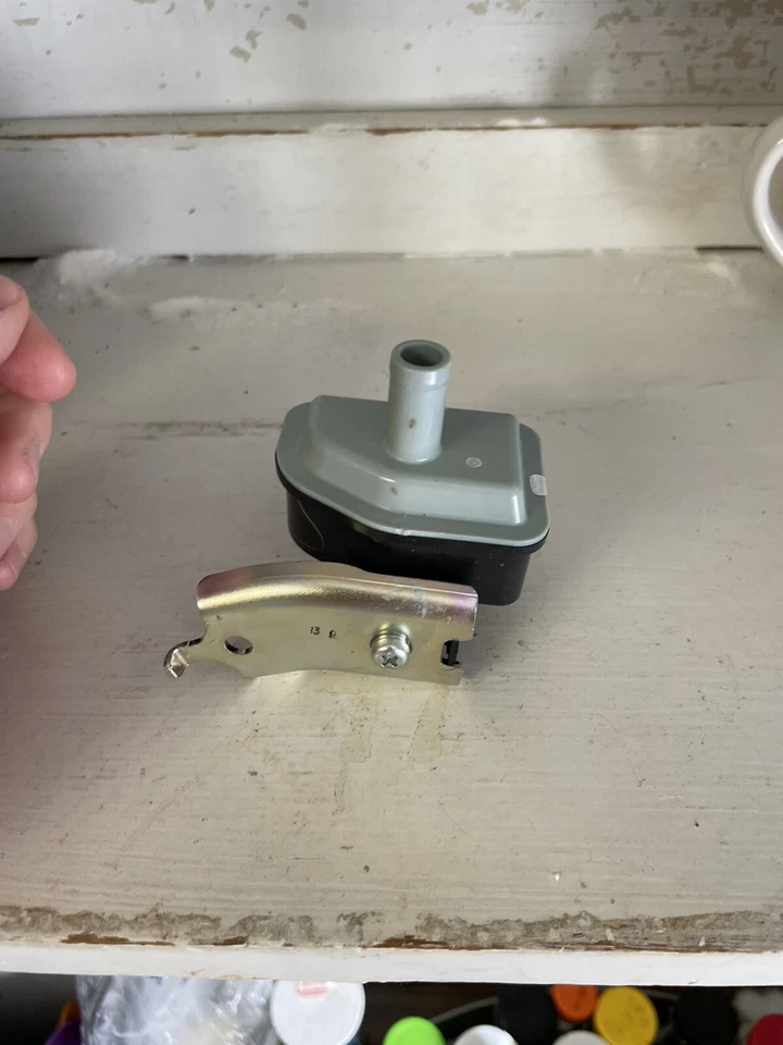 Válvula de conmutación de vacío Toyota Evap Purge 90910-AC004 Foto 3 de 4