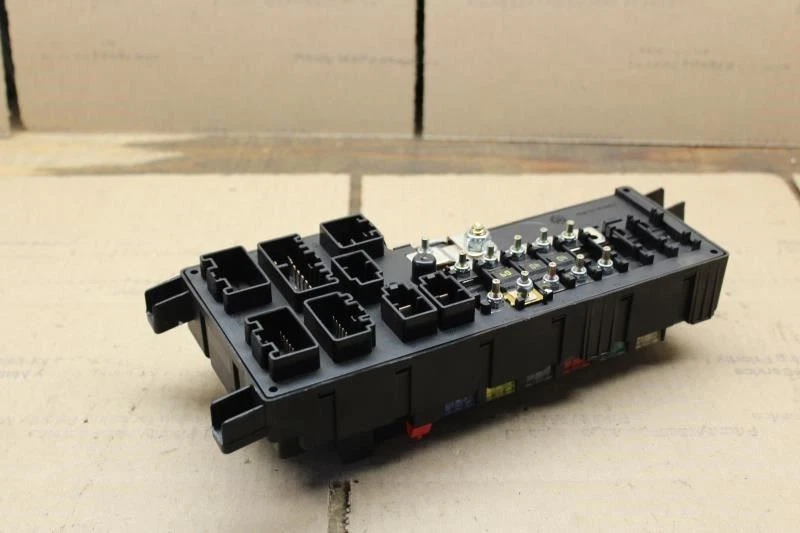 Volvo XC90 2005 caja de relé de fusibles de motor 30728008 Foto 2 de 4