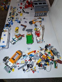 LEGO HUGE LOT 10 LBS 24 Minifigs Airplane Police Fire city 60103 60044 7893