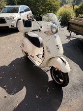 2018 Vespa GTS 300 Super 8,023 Miles Top Case & Windshield