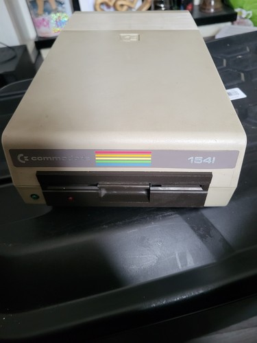 COMMODORE 1541 SINGLE DRIVE FLOPPY DISK MODEL 1541 UNTESTED