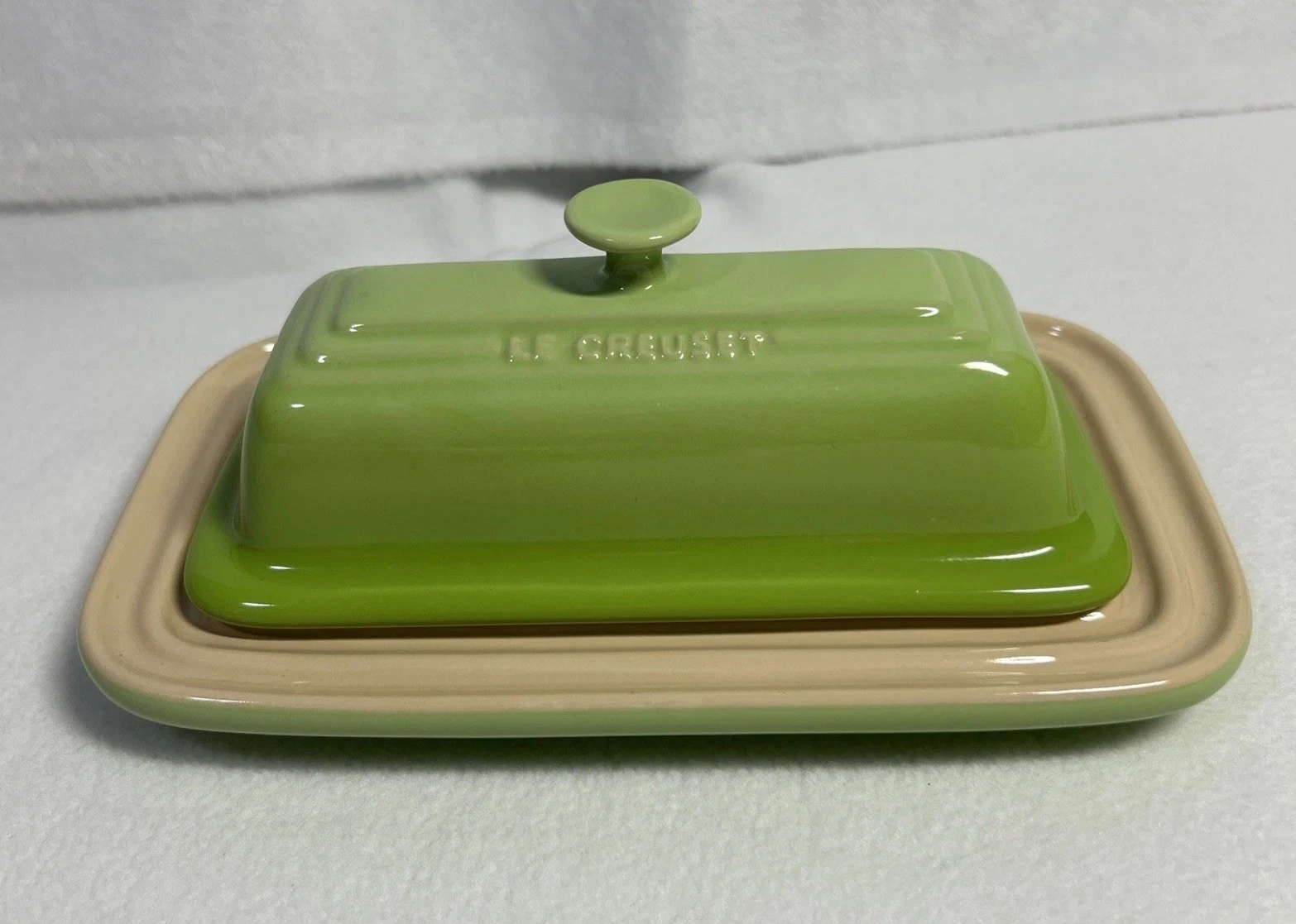 Le Creuset Stoneware 1/4 Lb 7-3/4” Covered Butter Dish Palm Green Ombré Retired
