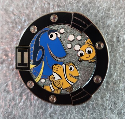 DISNEY FINDING NEMO~FAMILY PORTRAITS CONCEALED MYSTERY PIN-FREE SHIPPING!