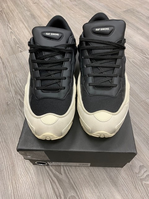 ozweego 3 black white