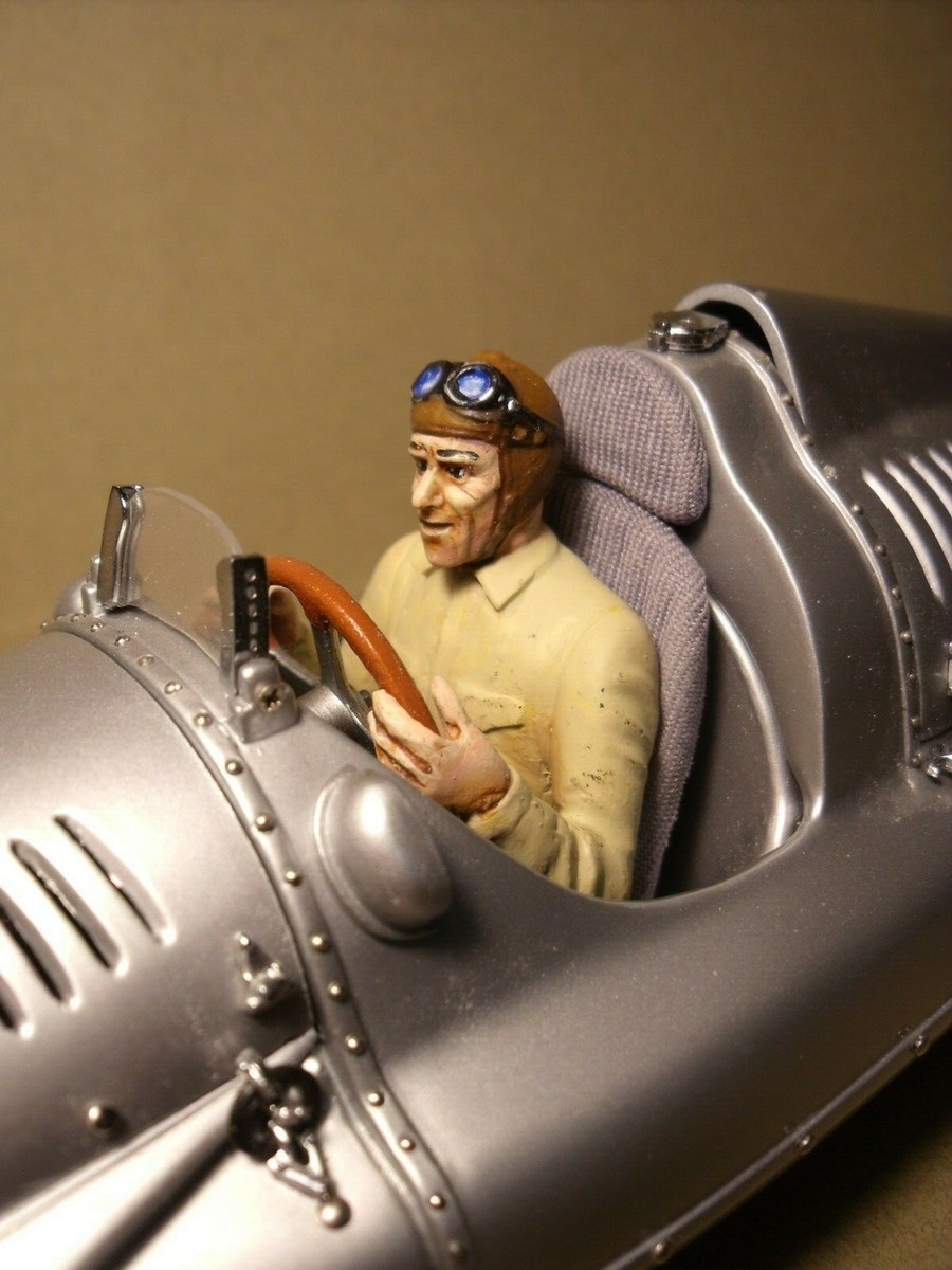 1/18 FIGURE TAZIO NUVOLARI DRIVING VROOM UNPAINTED CMC AUTO UNION
