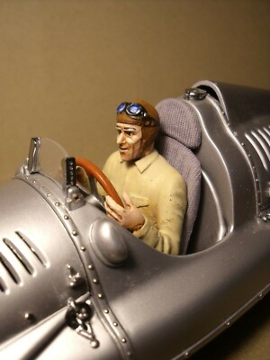1/18 FIGURE TAZIO NUVOLARI DRIVING VROOM UNPAINTED CMC AUTO UNION